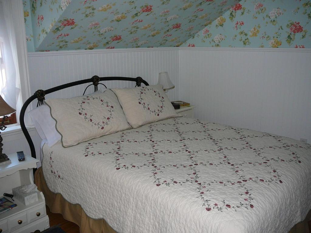 Gables Bed & Breakfast Bed & Breakfast Stayner Room photo