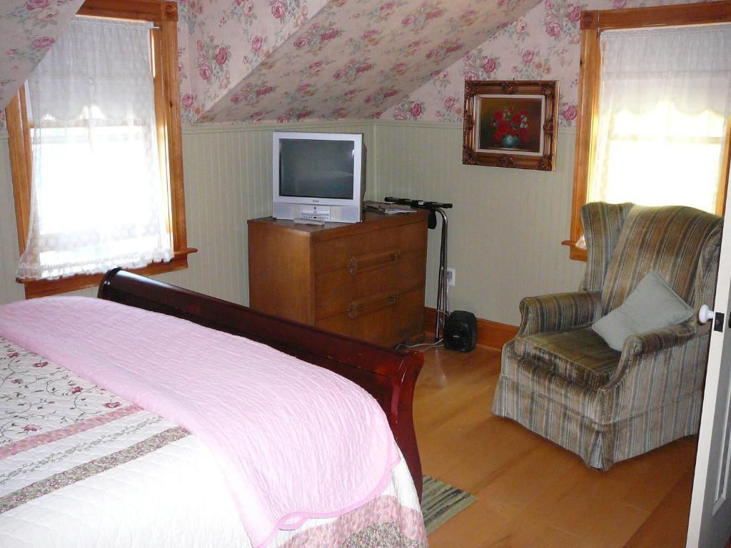 Gables Bed & Breakfast Bed & Breakfast Stayner Room photo