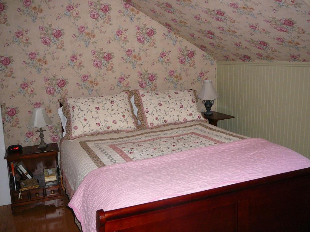 Gables Bed & Breakfast Bed & Breakfast Stayner Room photo